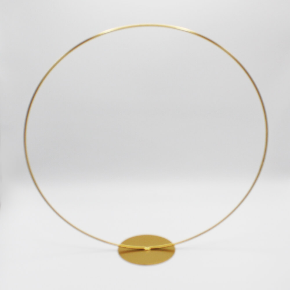 MTH-001 Metallring gold "Hoop" auf Fuß