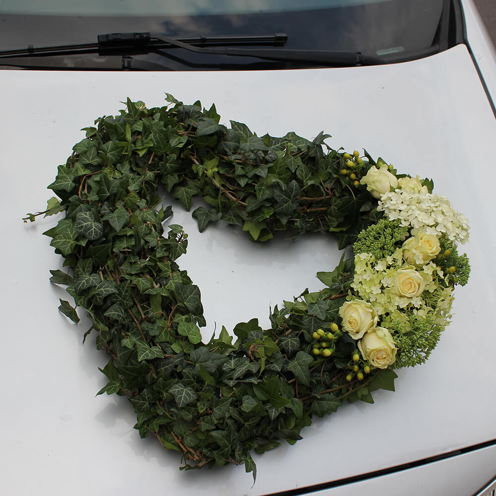 Florale Gestaltung für Hochzeit - Brautstrauß - Autoschmuck - Tischdeko